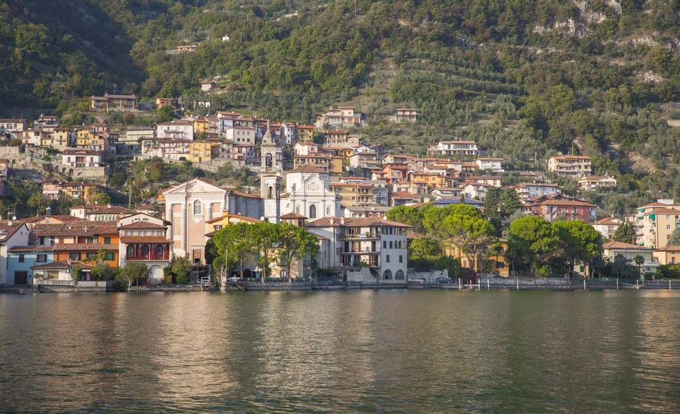 il_piccolo_borgo_lacustre_di_predore_lago_d_iseo_lombardia